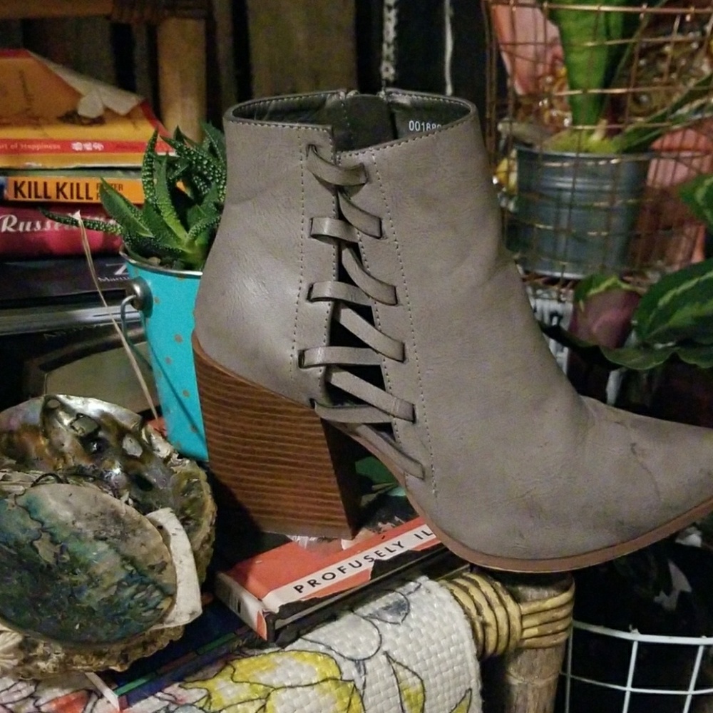 Cutout booties